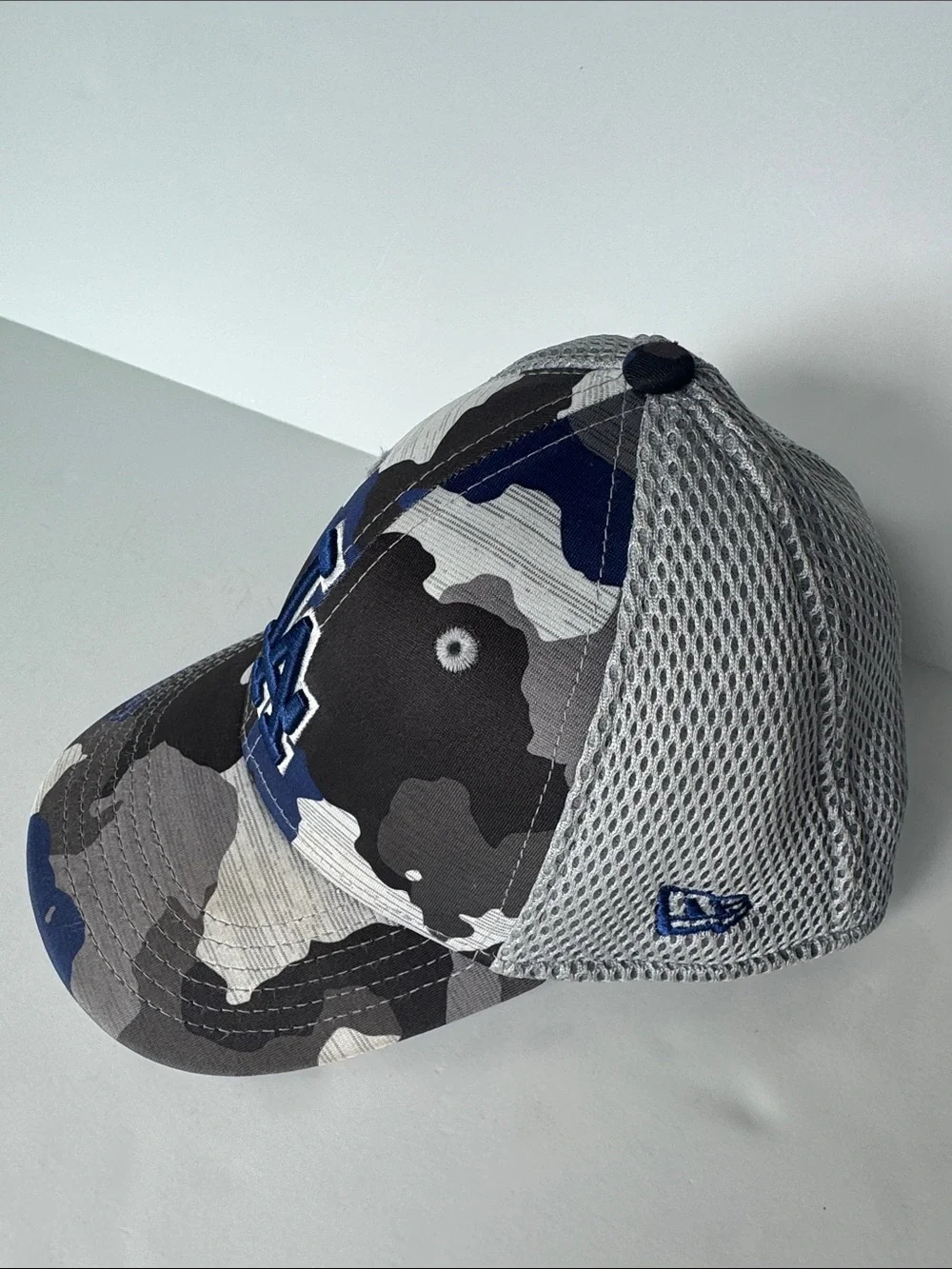 Youth New Era 39Thirty Los Angeles Dodgers Blue/Gray Camo Flex Fit Baseball Hat